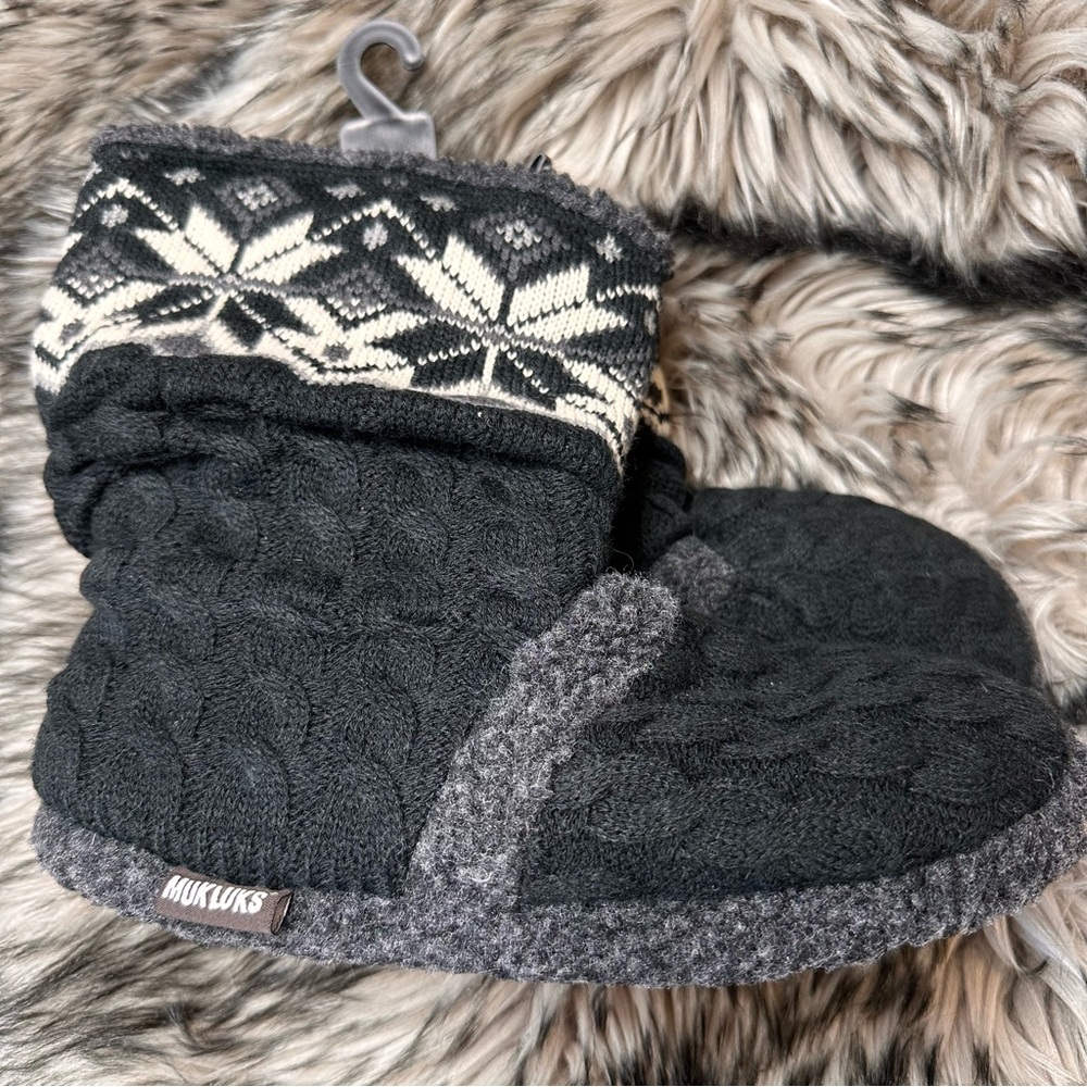 Muk Luks Navy & White Sweater Slippers Faux Sherpa Size 8-9 Large In/Out…